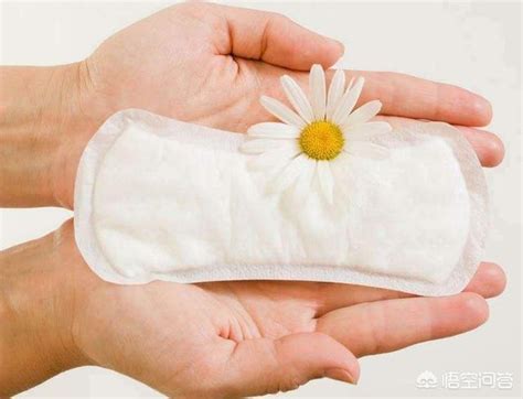 女孩使用卫生巾演示-百度经验