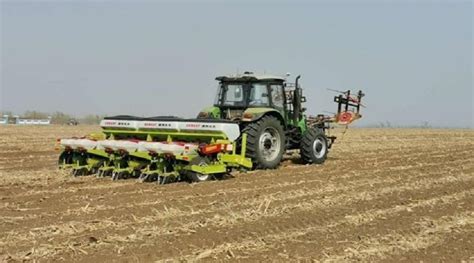 十堰制造三款农业机械亮相湖北省首届新型农机装备田间展