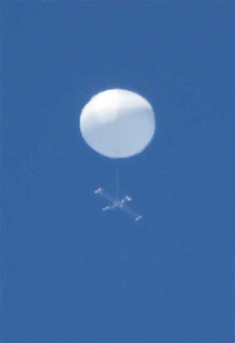 日本仙台市上空出现白色球体不明飞行物 下方悬挂着十字架物体 - 神秘的地球 科学|自然|地理|探索