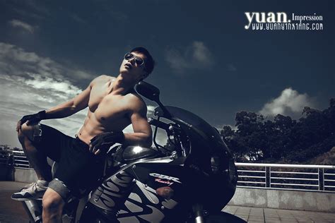 泰国运动型肌肉帅哥健身男模Film Jirayu 泰国 东方帅哥 健身迷网