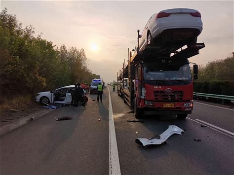 沪蓉高速常州段连环车祸20多辆车相撞 已致2人死亡多人受伤|界面新闻 · 图片