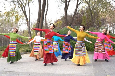 视频| 什么是广场舞？这个大赛不仅舞出了上海市民昂扬的精神面貌，更跳出了艺术内涵