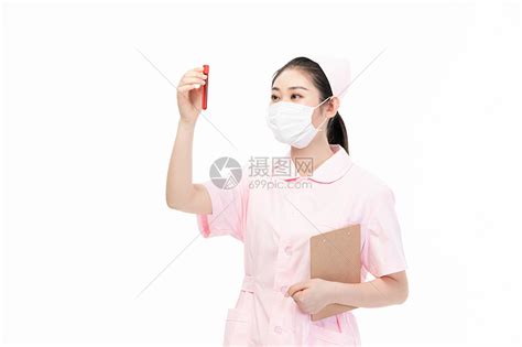女性护士戴口罩看试管高清图片下载-正版图片501617514-摄图网