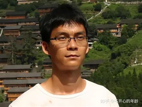 广西高考钉子户唐尚珺，35岁仍参加高考，复读14年只为上清华_腾讯视频
