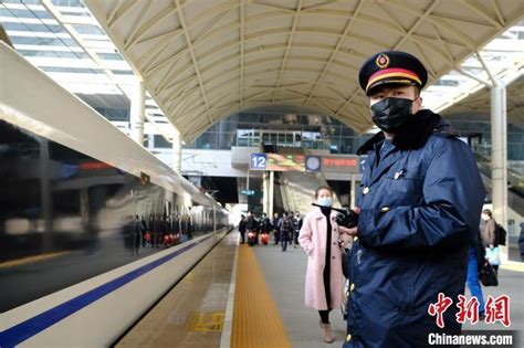武昌火车站开辟绿色生命通道 救助5名青海车祸遇险旅客 - 长江商报官方网站