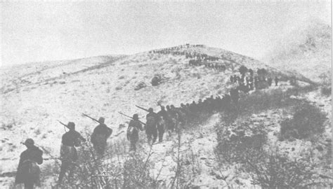 1944年3月，晋察冀八路军挺进外长城的龙关、崇礼、赤城地区。图为向独石口挺进的八路军某部-中国抗日战争-图片