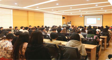 学校召开第七届中国国际“互联网+”创新创业大赛专题视频培训会议-贺州学院产教融合与创新创业中心