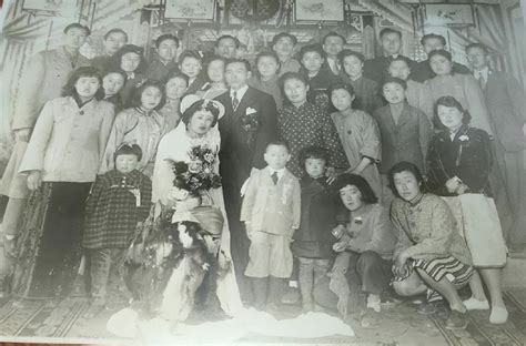 老照片：上世纪六十年代的全家福，大家庭其乐融融很和睦_家族_新娘_网友