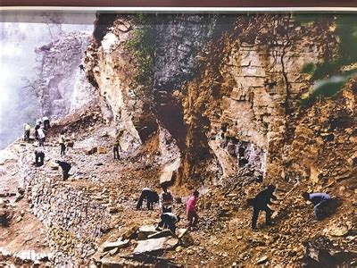 “修！”7年，他们在绝壁上“徒手”凿出8公里天路|界面新闻 · 中国