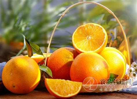 橘子吃多了皮肤真的会变黄？医生提醒：过量食用会患上“橘黄症”_我苏网
