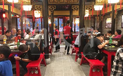 重庆现《天龙八部》主题火锅店 员工穿补丁衣服被称长老-我要爆料-重庆杂谈-重庆购物狂
