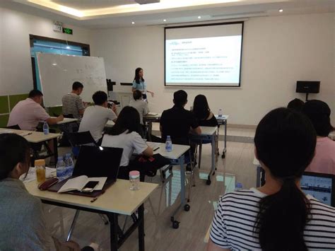 上海松江区首期《新媒体营销与运营》在腾门培训学校开班 | 速途网
