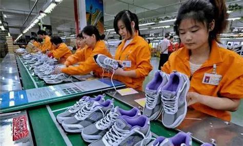 鞋厂中帮工资怎样,鞋厂前帮机工资多少,鞋厂拉帮工资高不高_大山谷图库