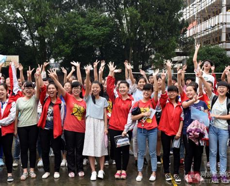 清华大学女生谈中国大学退出国际大学排名|清华大学_新浪新闻