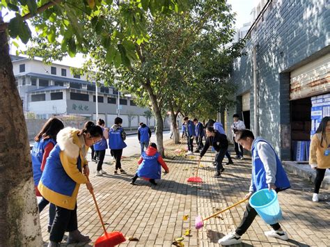 清扫街道 共创绿色家园——双桥校区举办“国际志愿 一路同行”主题活动