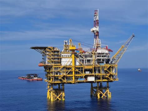 新区企业海油发展采油公司LNG船舶加注过驳关键技术应用取得新进展