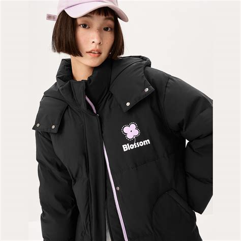 羽绒服甜美女生头像图片