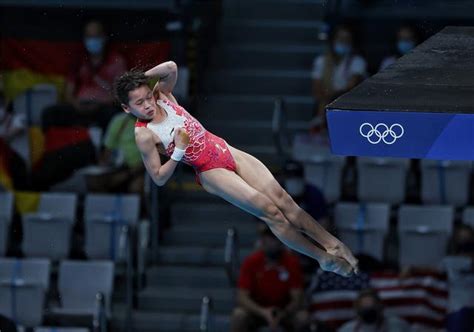 14岁全红婵3次跳出满分，跳水女子10米台中国队包揽金银丨现场高清图来了|满分|跳水|女子_新浪新闻