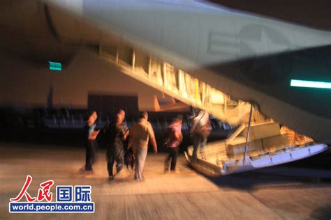 高清：中国记者搭乘美国军机 探访菲美“肩并肩”军演_凤凰网资讯_凤凰网