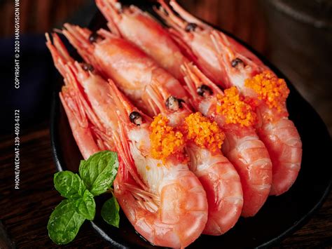 吃在大连-肥美的虾爬子，满黄的泸沽虾，这就是餐桌上应有的美食__凤凰网