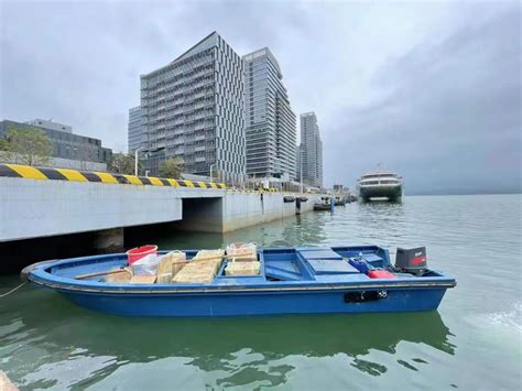 这个快艇有点特别，能够悬浮在水上70厘米处，还能自动驾驶|自动驾驶|汽车视频_新浪新闻