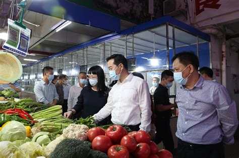 杨杰东调研我区列入市民生实事升级改造的农贸市场 - 湛江经济技术开发区门户网站