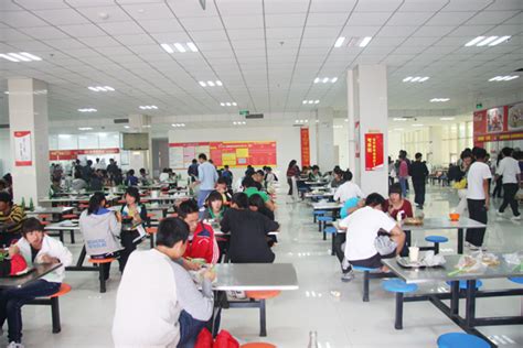 上海七宝德怀特高级中学餐厅图集-125国际教育