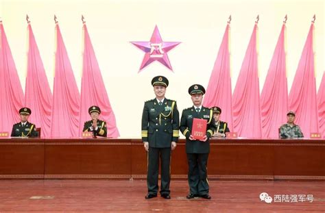 史上首次！福建省军区举行高级士官晋升军衔仪式_手机凤凰网