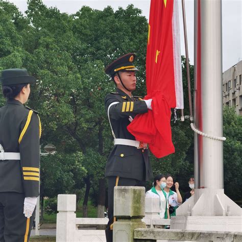 学校隆重举行国庆升国旗仪式-长江大学新闻网