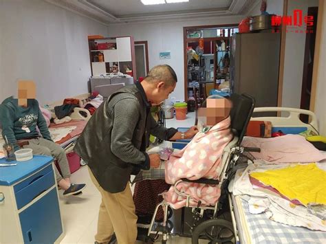 四川泸县一67岁老人被狗咬伤脸部血肉模糊_腾讯视频