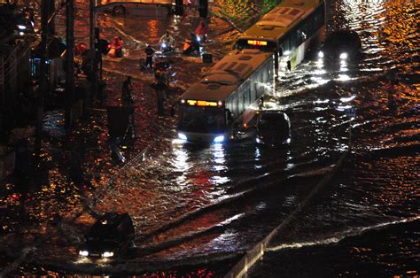 北京城区雨量已达大暴雨量级 海淀等地雨水影响晚高峰-图片-中国天气网