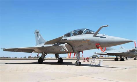 美媒：中国向永兴岛派遣歼-11和飞豹战机_凤凰资讯
