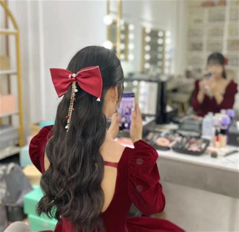 订婚发型甜美女生头像