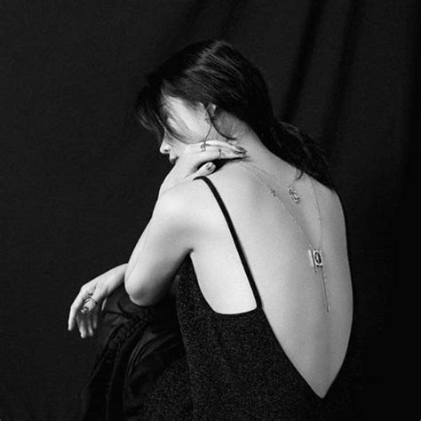 甜美女生头像发色黑白色
