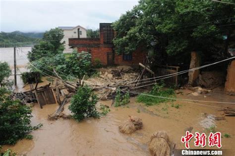 福建长汀遭大暴雨袭击 专业供电抢修队员投入抗洪抢险|抗洪|抢险_凤凰资讯