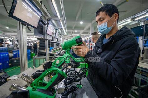 浙江金华：外贸订单旺 企业生产忙-人民图片网
