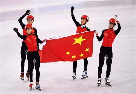 北京冬奥会开幕式采用二十四节气倒计时，各代表团雪花组成主火炬台|界面新闻 · 体育