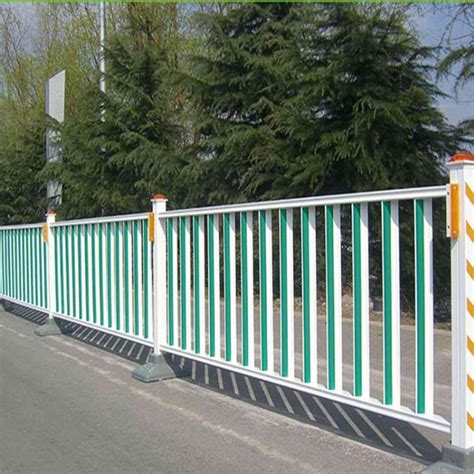 护栏厂家市政道路护栏交通机非隔离栏锌钢马路中央围栏定制栏杆-阿里巴巴