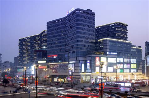 陪伴广汉人15年的“它”，从最初的百货商场一跃成为城市繁华之心_广场