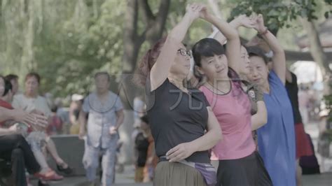 舞蹈跳舞老年人运动锻炼老年生活素材图片免费下载-千库网