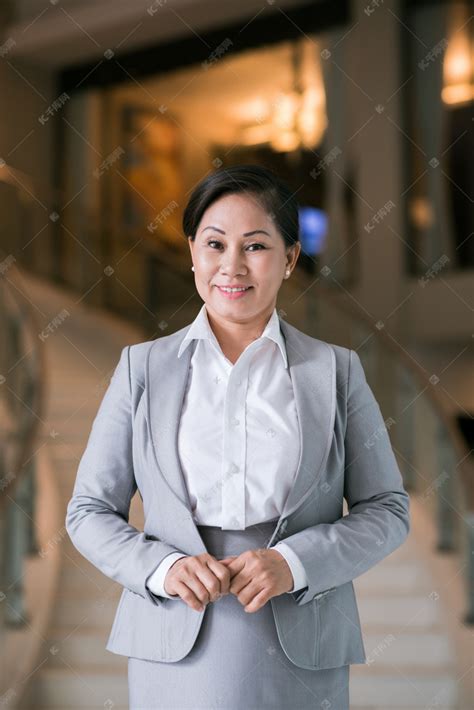越南商界女强人高清摄影大图-千库网