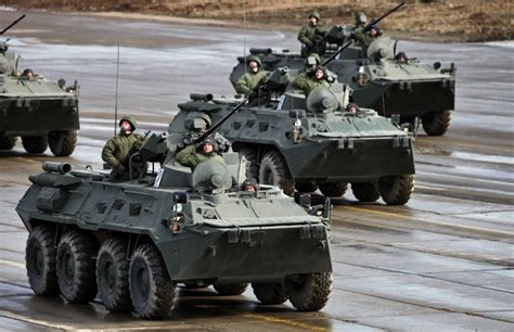 美军接收升级版斯特赖克装甲车 准备和俄罗斯硬碰硬？_手机新浪网