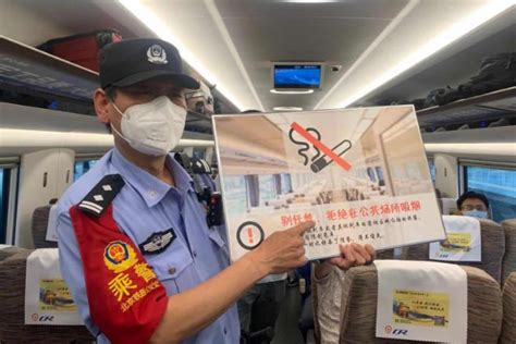 火车上抽烟的人 - 尼龙弦 - 富士（中国）极致影像- FUJIFILM