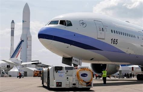 中国商飞在巴黎航展首次展示中俄宽体客机客舱布局 _航空要闻_资讯_航空圈