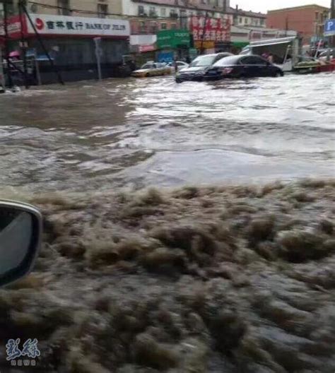 强降雨致广东潮州一乡镇内涝 实拍广东暴雨多辆轿车漂浮水中|强降雨|广东省|内涝_新浪新闻