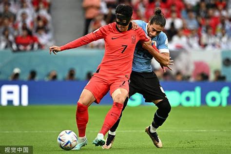 高清图：世界杯乌拉圭0-0韩国 孙兴慜戴面具出战-搜狐大视野-搜狐新闻