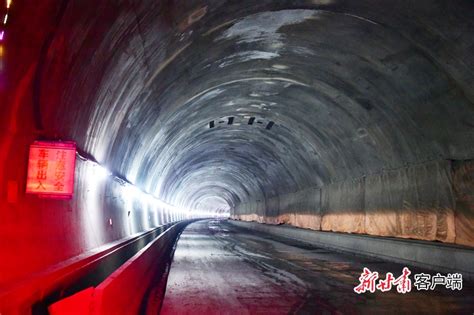 渭武高速木寨岭特长隧道出口段贯通
