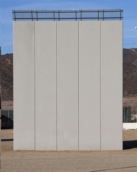 特朗普边境墙8种原型完工 亮相美墨边界(图)_手机新浪网
