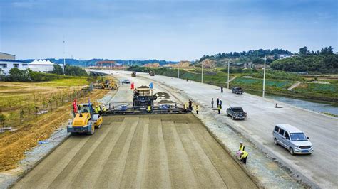 合长高速公路项目沥青下面层试验段施工顺利完成_重庆市交通运输委员会