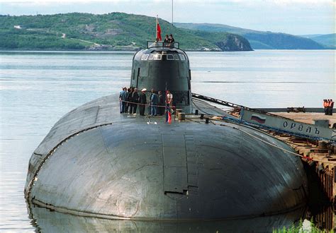 俄“奥斯卡”级核潜艇起火 将以淹没码头方式灭火 - 海洋财富网